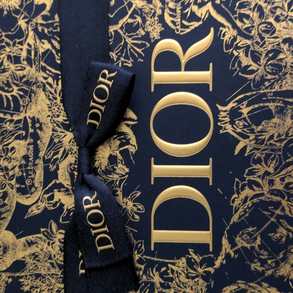 Dior Box + Ribbon - Picture 3 of 6